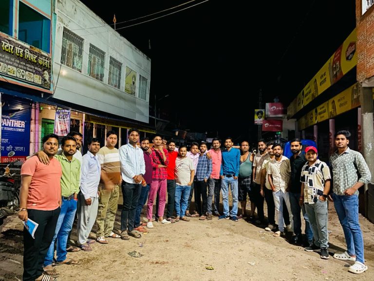 कान्हाचट्टी बाजार में लक्ष्मी पूजा समिति के अध्यक्ष राकेश केसरी, सचिव रॉबिन केसरी बने।* 