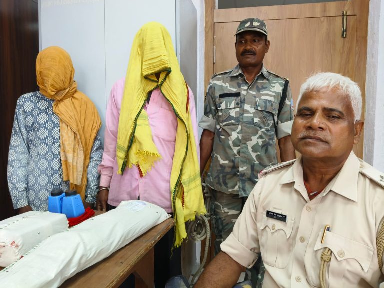 वाहन चेकिंग के दौरान दो युवक हथियार के साथ गिरफ्तार भेजें गए जेल 