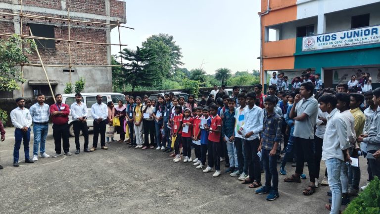 स्ट्रेमैक्स फाउंडेशन द्वारा आयोजित परीक्षा में बच्चों का काफी उत्साह..