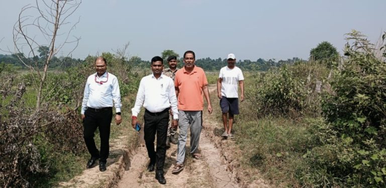 तेनुघाट – बेरमो अनुमंडल पदाधिकारी मुकेश मछुवा ने किया तेनुघाट छठ घाट का निरीक्षण किया। छठ घाट सड़क का स्थिति अत्यधिक