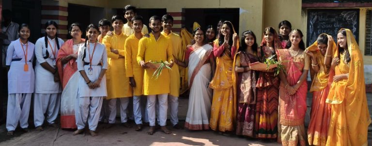 सरस्वती शिशु विद्या मंदिर पतरातू थर्मल में दीपोत्सव एवं छठ महोत्सव मनाया गया