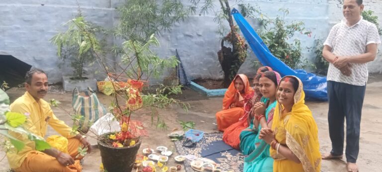 तेनुघाट —- अक्षय नवमी के अवसर पर 30 अक्टूबर को बोकारो जिला के हद में तेनुघाट में महिलाओं द्वारा विधिवत आंवला वृक्ष की पुजा अर्चना की गयी