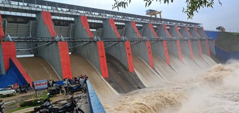 तेनुघाट डैम के आठ गेट खोले गये, अलर्ट