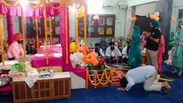 पंजाबी मुहल्ला स्थित गुरुद्वारा में भव्य कीर्तन दरबार और लंगर के साथ विधिवत रूप से समापन हुआ श्री गुरु नानक जयंती प्रकाश उत्सव