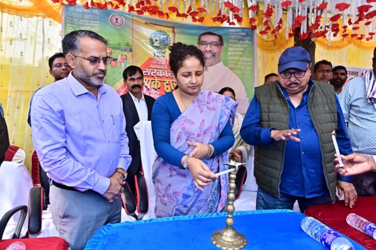 आपकी योजना–आपकी सरकार–आपके द्वार” कार्यक्रम अंतर्गत “सेवा का अधिकार सप्ताह” के तहत गिरिडीह जिले के विभिन्न प्रखंडों में शिविर आयोजित किए गए हैं।