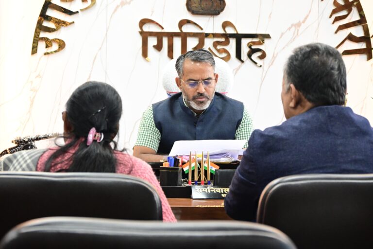 स्वास्थ्य सेवाओं को सुदृढ़ और सुगम बनाने के उद्देश्य से आज जिला उपायुक्त, रामनिवास यादव ने अपने कार्यालय प्रकोष्ठ में जिला स्वास्थ्य समिति की बैठक की, दिए जरूरी दिशा-निर्देश