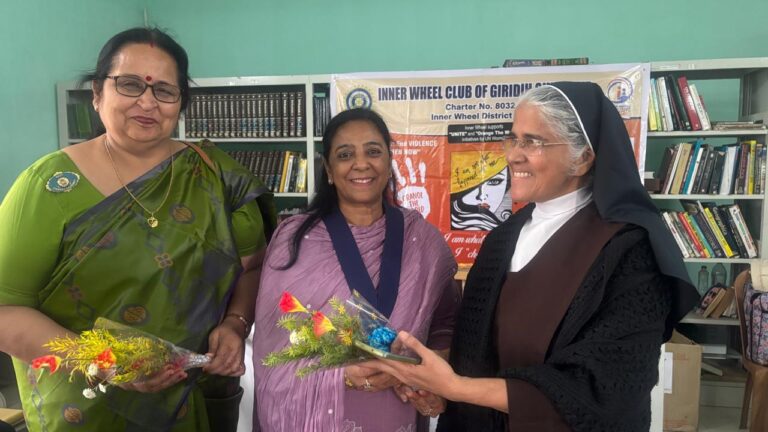 इनर व्हील क्लब ऑफ गिरिडीह सनशाइन ने ऑरेंज द वर्ल्ड अभियान के तहत स्कूल में निबंध प्रतियोगिता व जागरूकता कार्यक्रम आयोजित किया