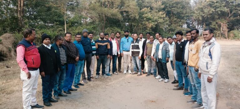 तेनुघाट । बेरमो अनुमंडल क्षेत्र के सातों प्रखंडों से राष्ट्रीय नाई महासभा अध्यक्ष सचिव एवं पदाधिकारियों एवं समाज समाज सेवी तथा बुद्धिजीवियों