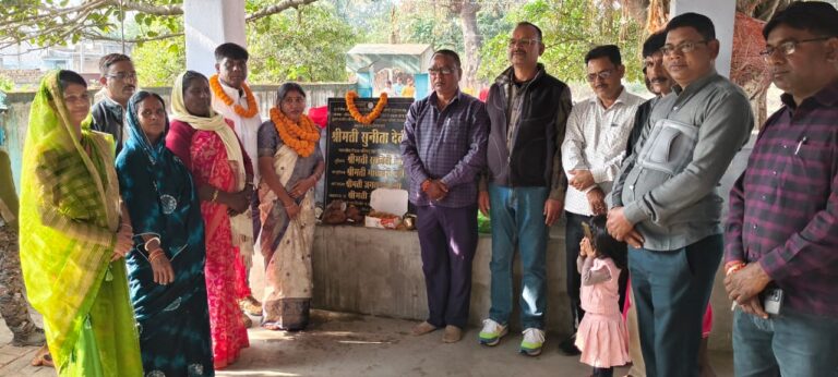 तेनुघाट — बोकारो जिला परिषद अध्यक्ष सुनीता देवी ने रविवार को जिला परिषद आबद्ध अनुदान योजना मद से क्षेत्र में कई योजनाओं का शिलान्यास