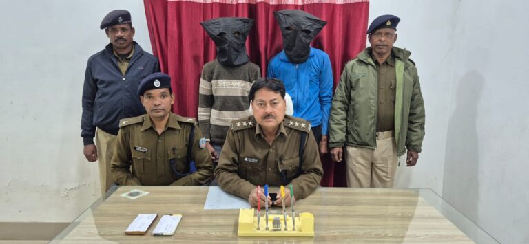 पुलिस अधीक्षक, गिरिडीह को प्रतिबिम्ब पोर्टल के माध्यम से सूचना प्राप्त हुई की ताराटाड़ जाने वाली मुख्य सड़क स्थित उसरी नदी पुल के पास झाड़ी में
