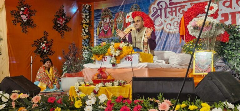 श्रीमद् भागवत महापुराण कथा के दूसरे दिन उमड़ा जनसैलाब, शुकदेव आगमन और ब्रह्मा जी द्वारा सृष्टि की संरचना की कथा से भावविभोर हुए श्रद्धालु