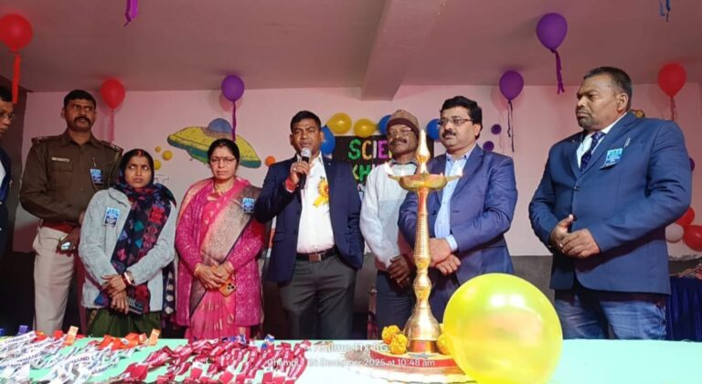 तेनुघाट । चांपी पंचायत अंतर्गत झारखंड पब्लिक स्कूल में आज 24 दिसंबर 2025 को विज्ञान प्रदर्शनी कार्यक्रम आयोजित किया गया।