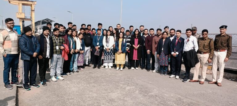 तेनुघाट । बेरमो अनुमंडल पदाधिकारी मुकेश मछुवा एवं नव नियुक्त झारखंड प्रशासनिक सेवा के प्रशिक्षु पदाधिकारियों के द्वारा तेनुघाट डैम के लगभग