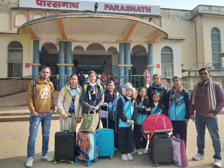प्रथम महिला राष्ट्रीय ताइक्वांडो प्रतियोगिता के लिए गिरिडीह के 10 सदस्यीय टीम बोकारो के लिए रवाना