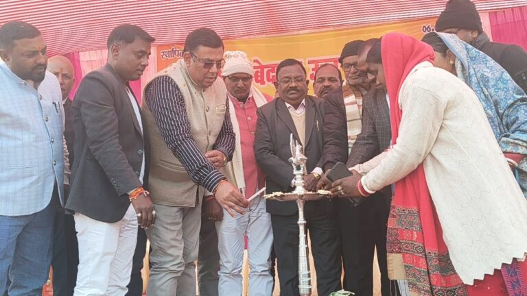 विधायक कुमार उज्जवल दास ने चतरा उपायुक्त से शिष्टाचार भेंट कर इटखोरी महोत्सव पर चर्चा किया। 