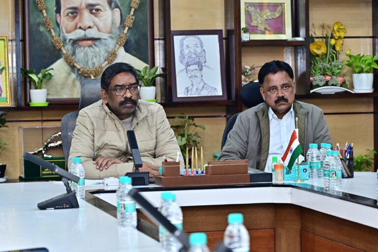 Chief Minister Hemant held a meeting with officials to discuss preparations for his visits to Davos and London, United Kingdom.