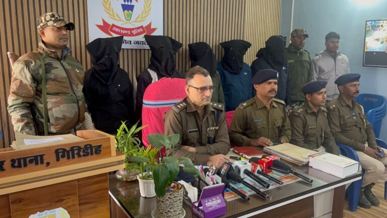 गिरिडीह पुलिस ने चोरी की बाइक के साथ बाइक चोर गिरोह का पांच सदस्य को गिरफ्तार, 