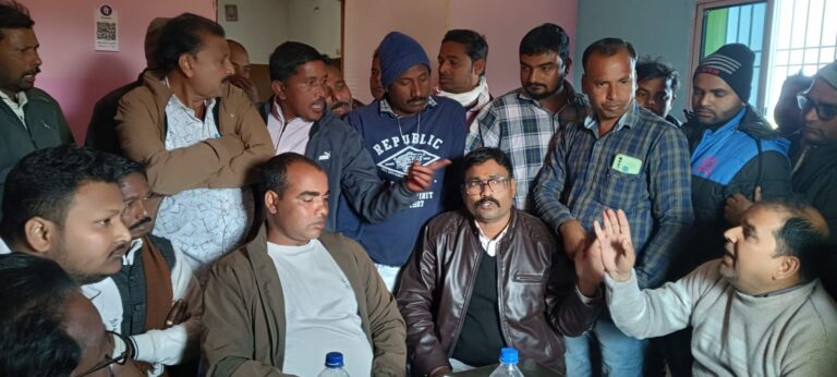 बालमुकुंद स्पॉन्ज एंड आयरन फैक्ट्री में फिर हुई मजदूर की मौत, फैक्ट्री के अंदर सुरक्षा मानकों पर उठे गंभीर सवाल, जेएलकेएम नेता ने प्रशासन से की जांच की मांग