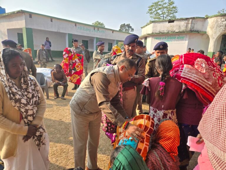 पुलिस अधीक्षक गिरिडीह द्वारा ग्रामीण इलाकों में आवासित आम जनता तक गिरिडीह पुलिस की पहुँच एवं पुलिस के प्रति जनता के विश्वास को