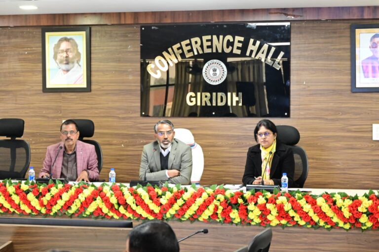 गिरिडीह जिला उपायुक्त, रामनिवास यादव ने कल्याण विभाग अंतर्गत संचालित विभिन्न विकासात्मक योजनाओं की प्रगति की समीक्षा की, दिए जरूरी दिशा-निर्देश