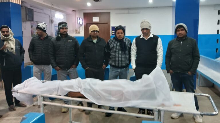 गिरिडीह नगर थाना क्षेत्र के जरासंघ चौक के समीप गुरुवार को एक हृदयविदारक सड़क दुर्घटना में एक व्यक्ति की मौ,त