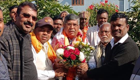 भाजपा संगठन में ही साधारण कार्यकर्ता शीर्ष पद पर आसिन हो सकता है मुखिया किशोर कुमार महतो 