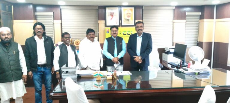विस्थापित मोर्चा के प्रतिनिधिमंडल ने CCL CMD नीलेंदु कुमार सिंह से की मुलाकात, विस्थापितों के मुद्दों पर चर्चा