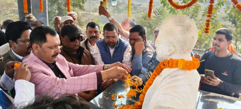 गिरिडीह में धूम-धाम से मनाई गई जननायक कर्पूरी ठाकुर जी की जयंती