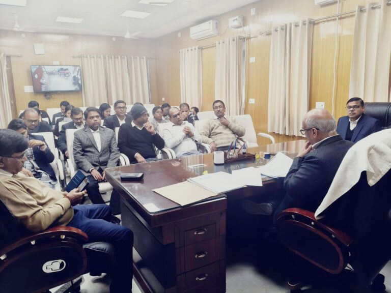 राष्ट्रीय लोक अदालत के सफल आयोजन हेतु जिला न्यायाधीशगण, के साथ किया गया बैठक का आयोजन