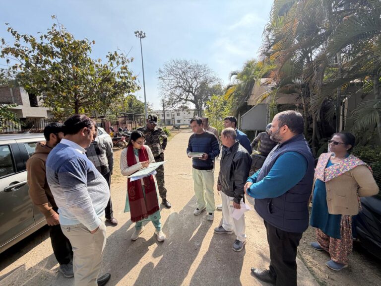 डीडीसी ने प्रखंड कार्यालय परिसर सदर, चुरचू एवं इचाक में प्रस्तावित Library cum Learning Resource Centre हेतु स्थल निरीक्षण किया