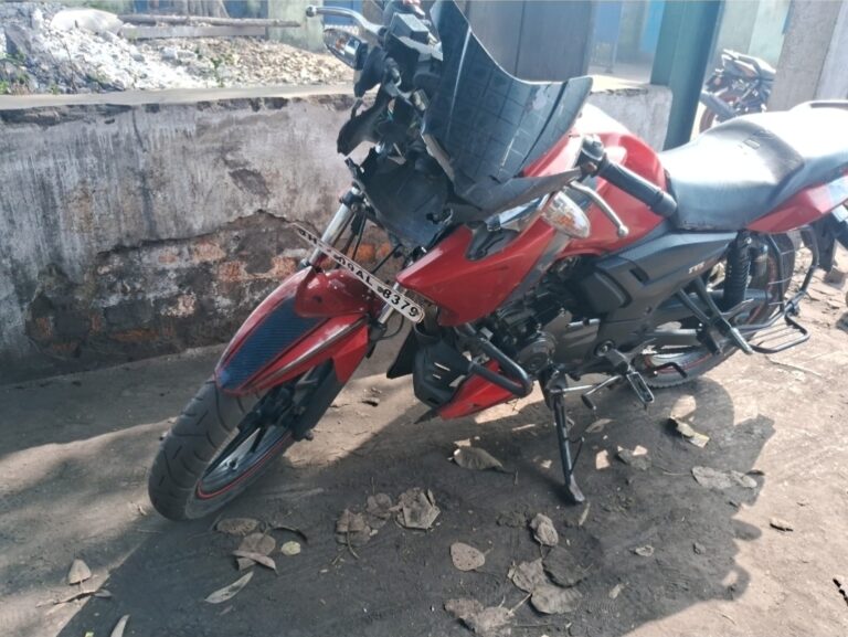 लाइन ट्रक के टक्कर से मोटरसाइकिल सवार सीसीएल कर्मी गंभीर रूप से घायल।
