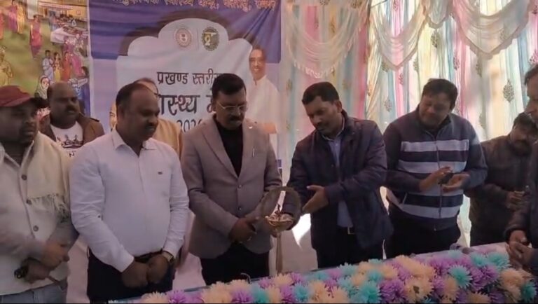 विधायक ने प्रखंड स्तरीय स्वास्थ्य मेला का उद्घाटन किया।