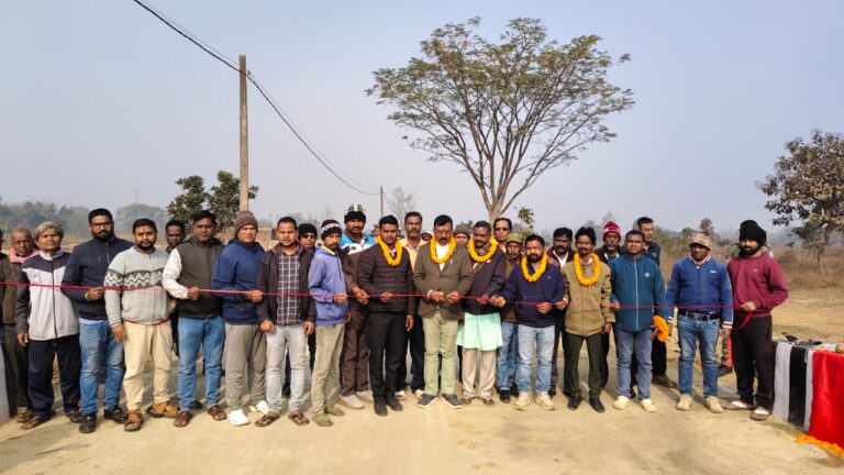 कुरसे पंचायत में देवरिया मोड़ से कुरसे करमा टांड तक निर्मित पीसीसी सड़क का शुभ उद्घाटन
