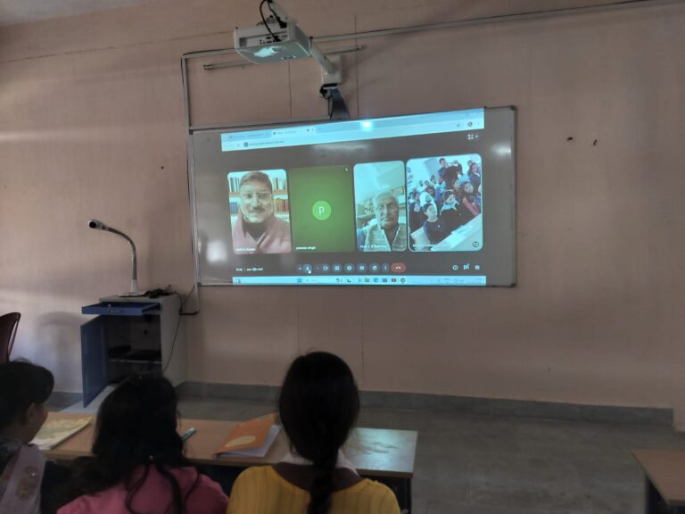 शैक्षणिक क्रांति की शुरुआत, मॉडल कॉलेज चतरा में दिल्ली विश्वविद्यालय के प्रोफेसर ने ली ऑनलाइन क्लास