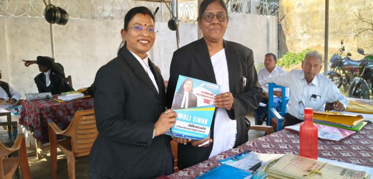 मौली सिन्हा तेनुघाट पहुंचकर तेनुघाट अधिवक्ता संघ के सदस्यों को अपने पक्ष में मतदान करने का किया आवेदन।