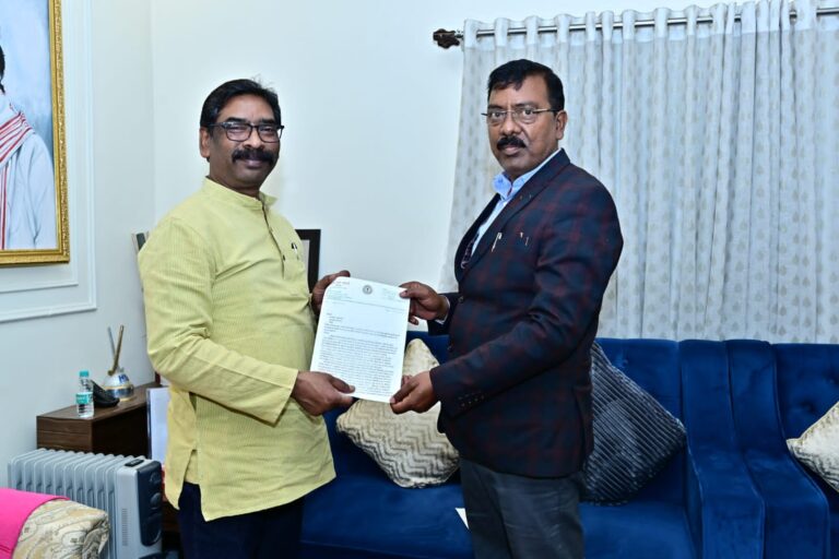 सकारात्मक पहल का हुआ असर,माननीय मुख्यमंत्री से वार्ता के पश्चात हेसला वाशियों को घर खाली करने के लिए मिला सप्ताह-दस दिन का समय