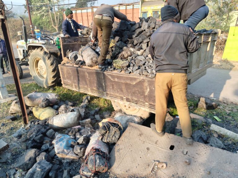 गोमिया के झिरकी में अवैध कोयला कारोबार पर छापा, 5 टन कोयला जब्त