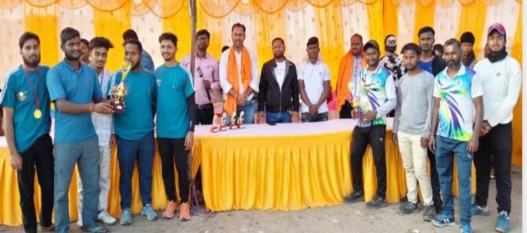 भुरकुंडा के बैरक नंबर-2 मैदान में ब्लैक डायमंड क्रिकेट टूर्नामेंट का समापन, फाइटर क्लब ने 50 रन से जीता फाइनल