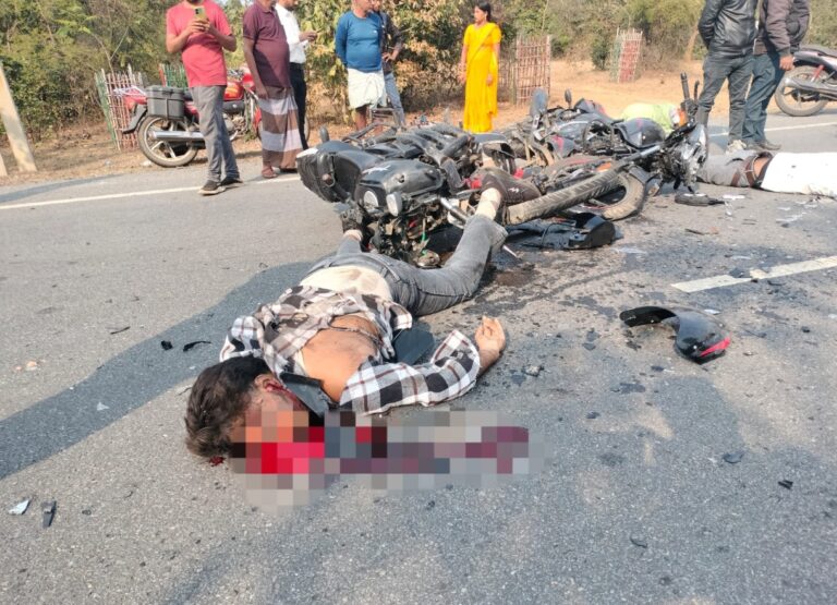 केरेडारी का कोयला ढूलाई में लगी गोदावरी कंपनी की हाइवा से एक कि मौत, दो गंभीर