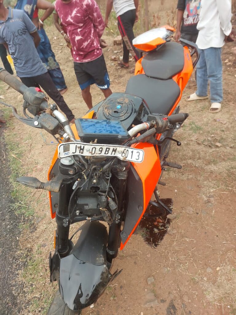 उलगड्डा से वापस जरीडीह जा रही मोटरसाइकिल अनियंत्रित होकर पेड़ में मारी टक्कर