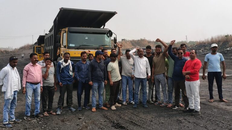 विस्थापितों ने बीकेटी कंपनी का कार्य बंद करवाया, नियोजन की मांग