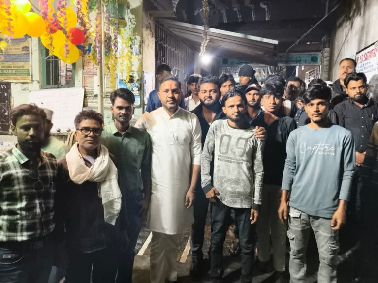 ईद मिलन समारोह मे बरवाबेड़ा पहुंचे बेरमो विधायक