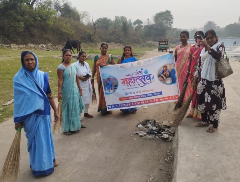 नलकारी नदी और पटेल नगर पानी टंकी में चला सफाई अभियान, जल सहियाओं ने किया पानी की गुणवत्ता की जांच