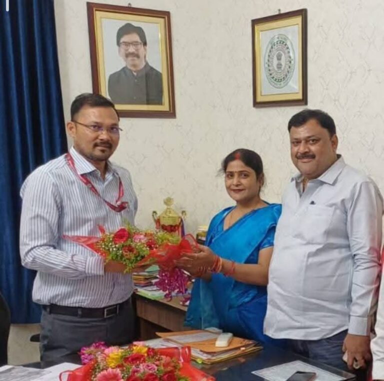 जिला आपदा प्रबंधन पदाधिकारी शक्ति कुमार से मिले फुसरो नगर परिषद के अध्यक्ष एवं उपाध्यक्ष आपदा संबंधी विषयों पर हुई विस्तार से चर्चा। 