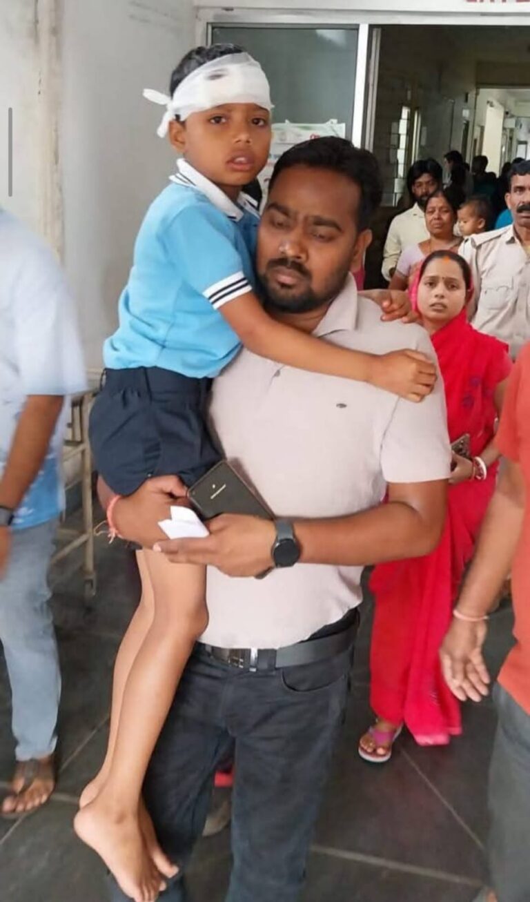 बीआरएल डीएवी का स्कूल बस दुर्घटनाग्रस्त, एक दर्जन मासूम बच्चे घायल। 