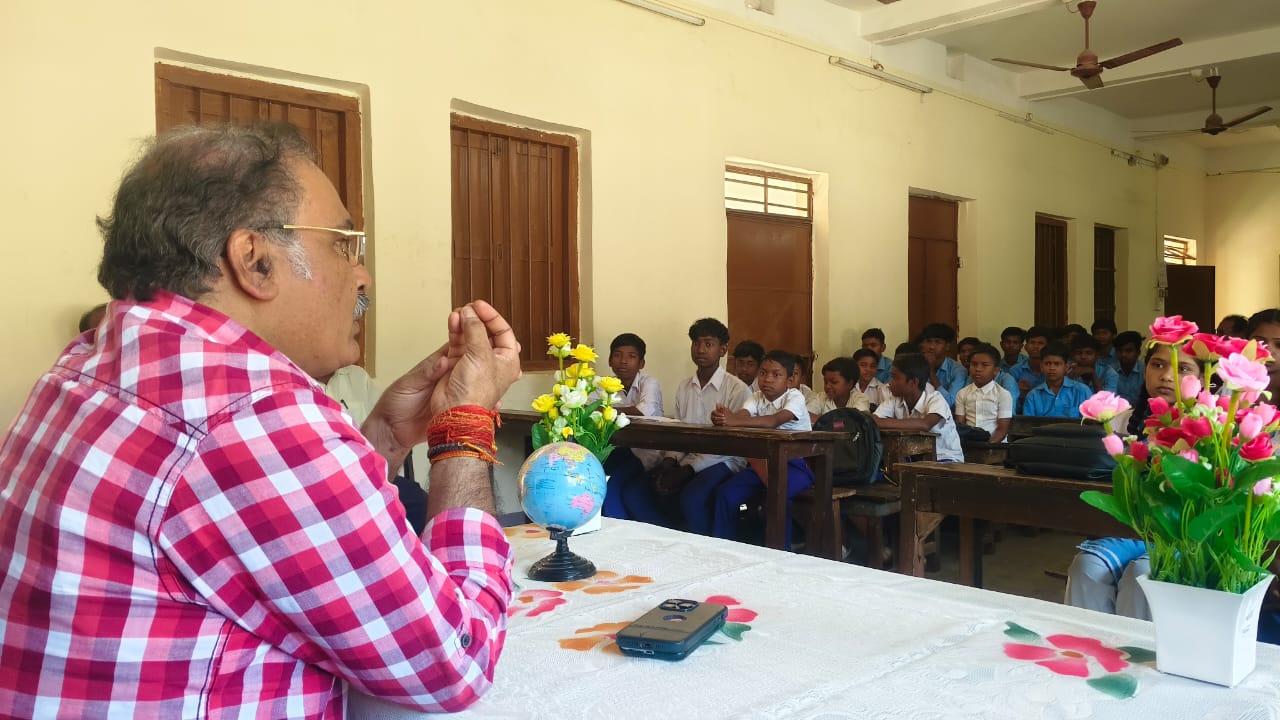 कोनार डीवीसी विद्यालय में प्रेरक सत्र, छात्रों को अनुशासन और आत्मविश्वास का संदेश