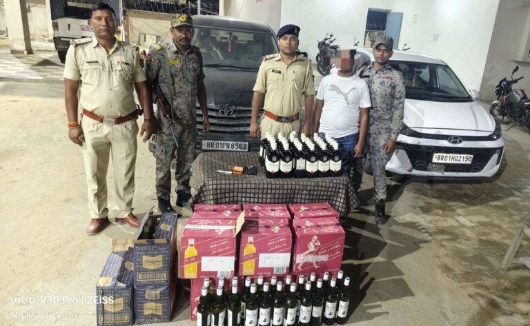 नवीनगर में पुलिस की बड़ी कार्रवाई: दो कार से 179.250 लीटर विदेशी शराब बरामद, एक तस्कर गिरफ्तार