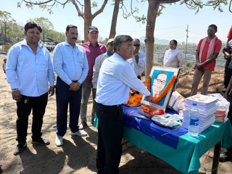 बलकुदरा खुली खदान में डॉ. भीमराव अम्बेडकर जयंती धूमधाम से मनाई गई