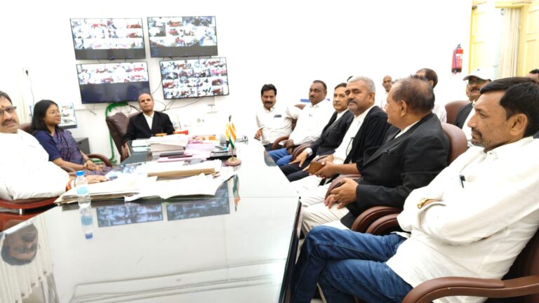 राष्ट्रीय लोक अदालत की सफलता में अधिवक्ताओं की भूमिका अहम : जिला जज