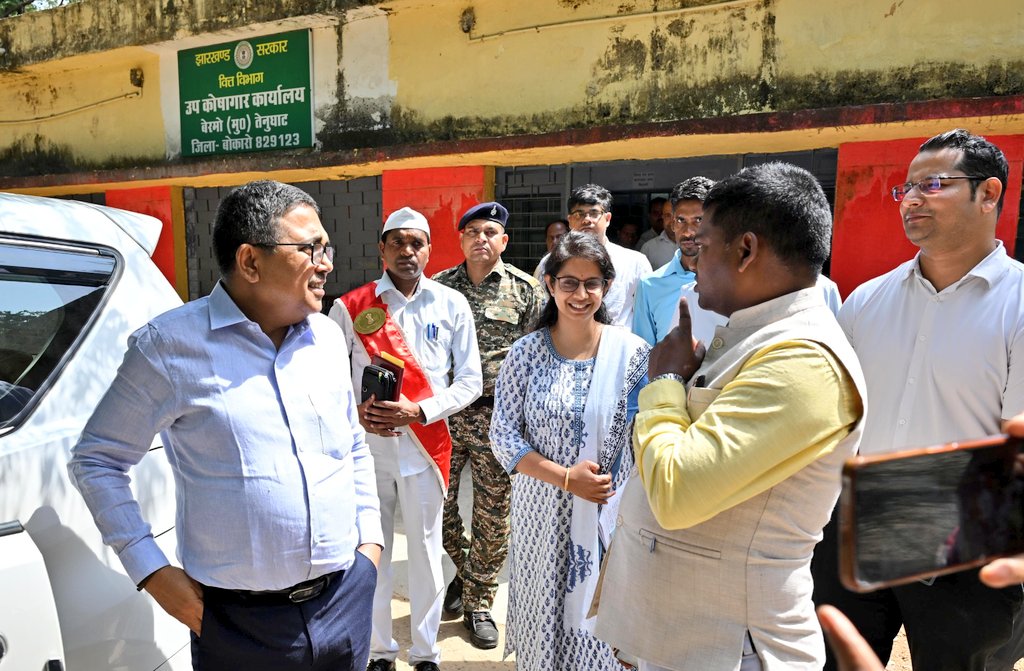 डीसी-डीडीसी ने उप कोषागार बेरमो तेनुघाट का किया निरीक्षण, अभिलेखों की गहन जांच